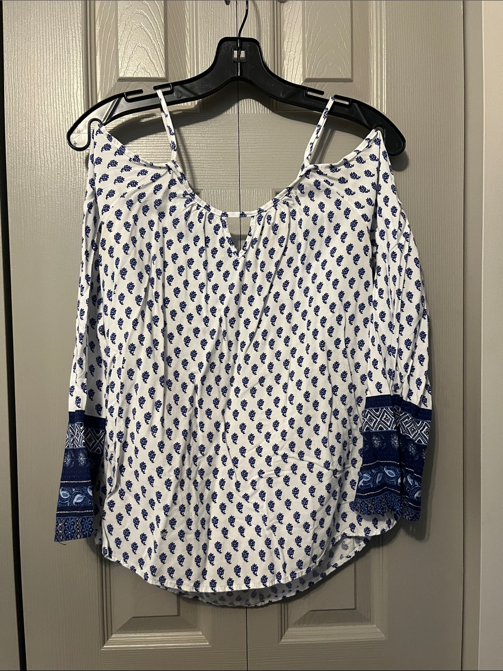 7/$20 Women’s White & Navy Cold-Shoulder Printed Blouse